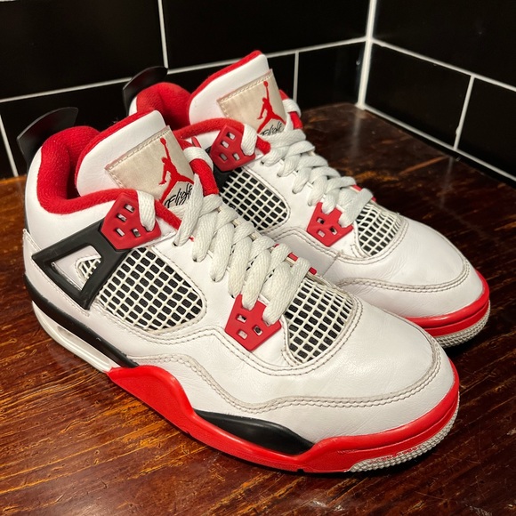 Air Jordan 4 Fire Red Size 5 Youth No Box 2020 Release - Picture 2 of 11